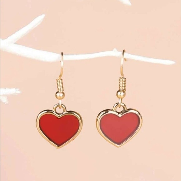 RED HEART DANGLE EARRINGS GOLD TONE DEEP RED DAINTY EARRINGS - Picture 2 of 4